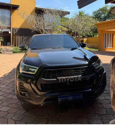 TOYOTA HILUX 2.8 D-4D TURBO DIESEL CD GR-S 4X4 AUTOMÁTICO